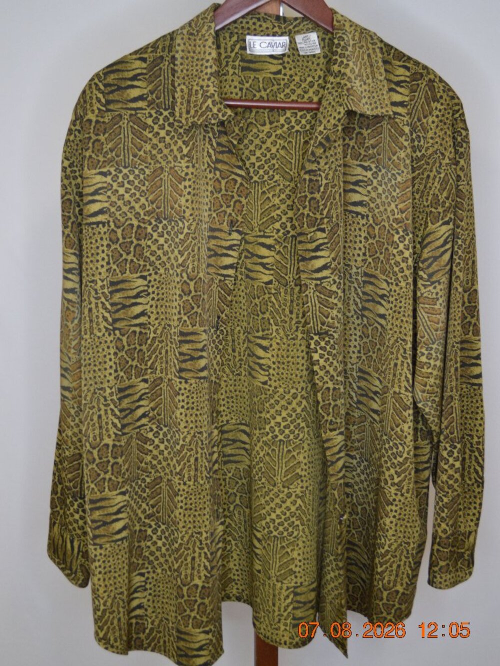 Le Caviar Unisex Large Green Animal Print Long Sleeve Button Down Shirt